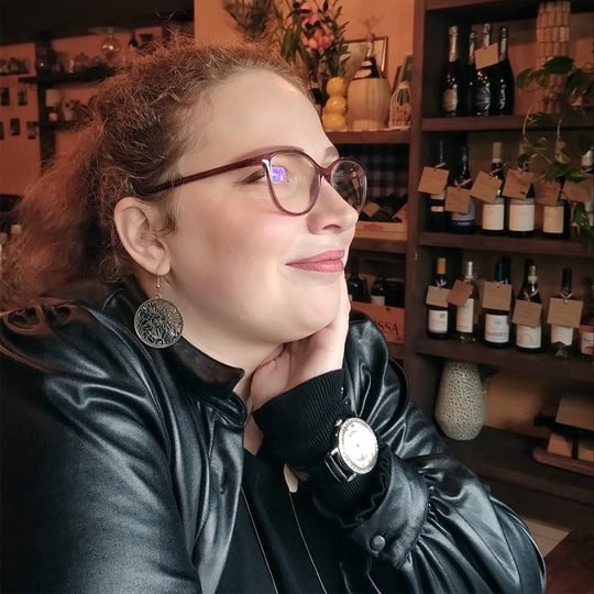 Elly's Wonder Shop Owner